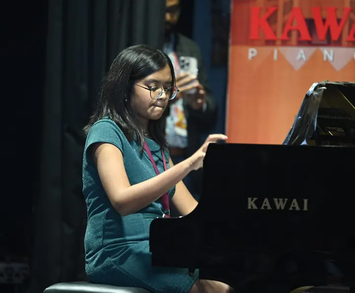A junior student at the Kawai grand